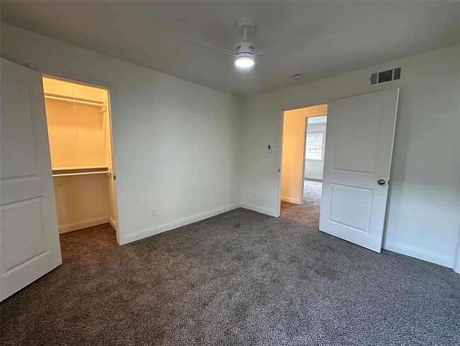 Building Photo - 8003 Woodway Dr