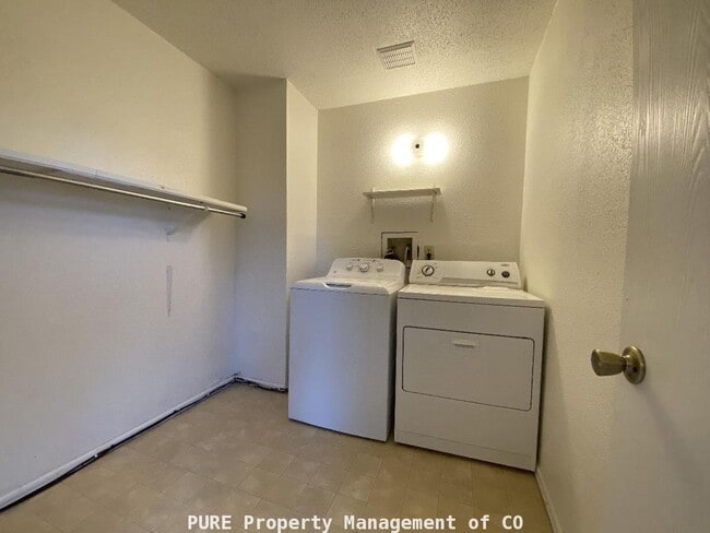 Building Photo - Large home in Highlands Ranch!! 4 bedrooms, 2 baths! 2-car garage!!