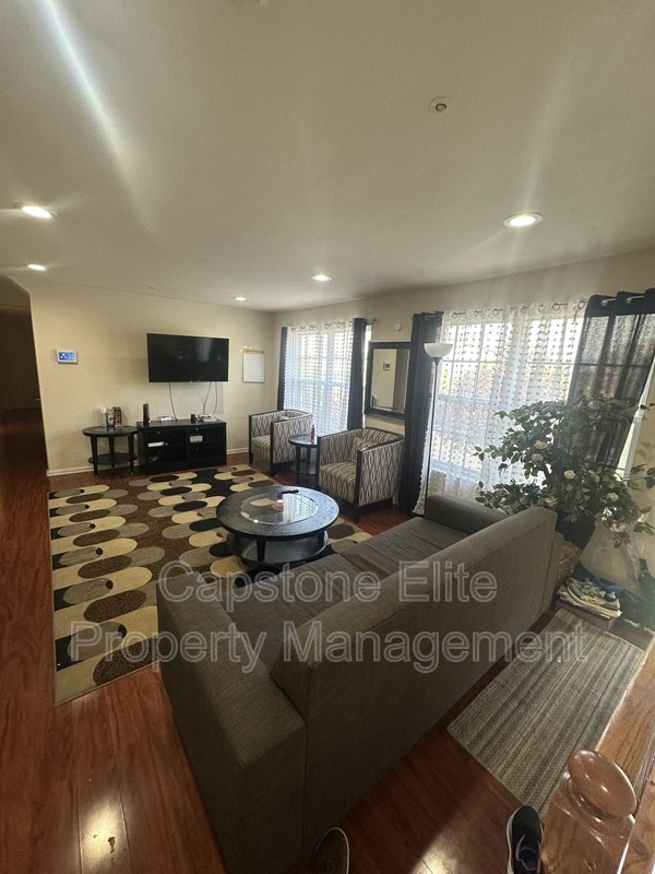 Building Photo - 67 Vaughan Dr