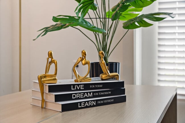 Building Photo - 701 Richmond Ave.