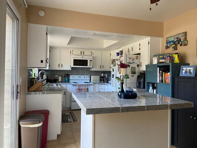 Building Photo - OPEN HOUSE  - COMING SOON - REMODELED 3BR-...