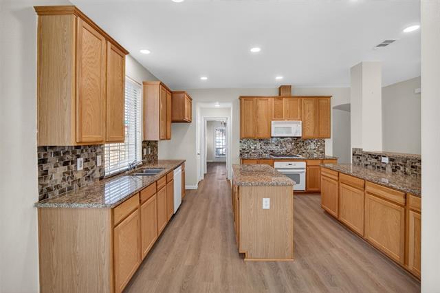 Building Photo - 2616 Cove Dr