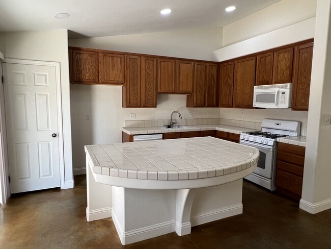 Building Photo - 5605 Scatena Isle Dr