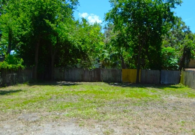 Building Photo - 3 Bedroom, 1 bath home - Just renovated