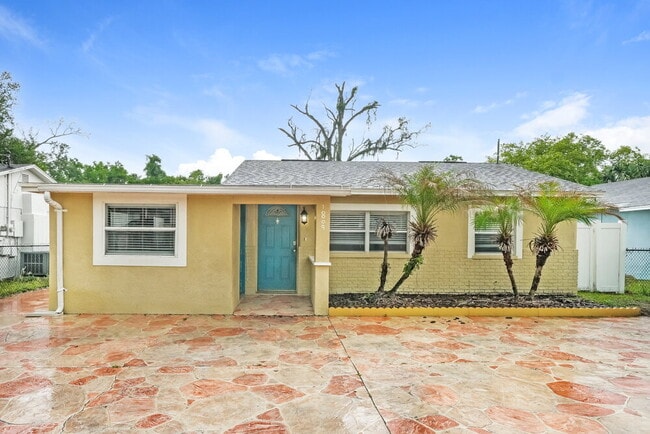 Building Photo - 1809 E Sitka St