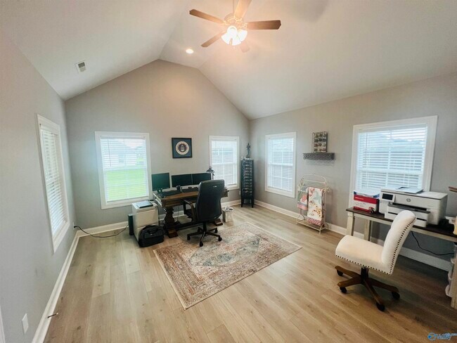 Building Photo - 17123 Stonegate Dr