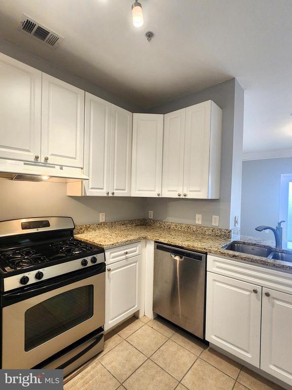 Building Photo - 501 Hungerford Dr