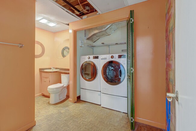 Building Photo - 6469 Fleetwood Dr