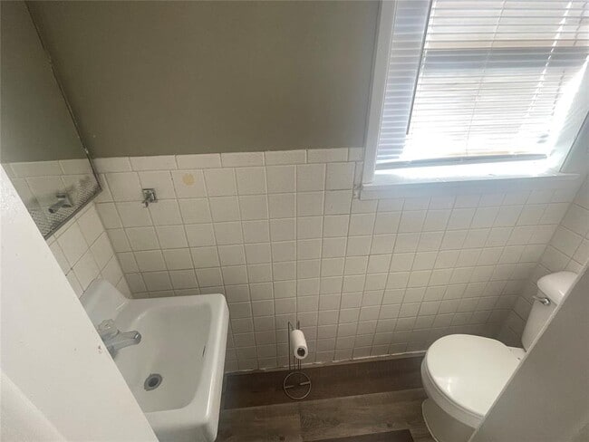 Building Photo - 909 Court Ave