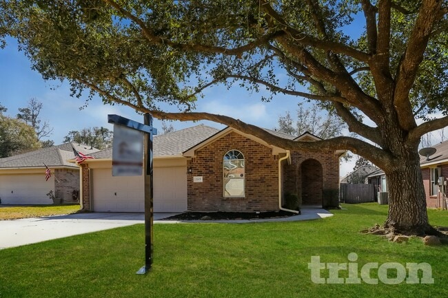 Building Photo - 2205 Highland Hills Dr