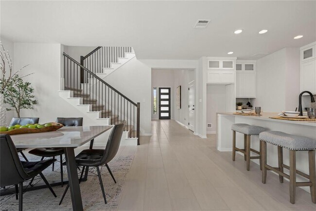 Building Photo - 1128 Villa Rialto View