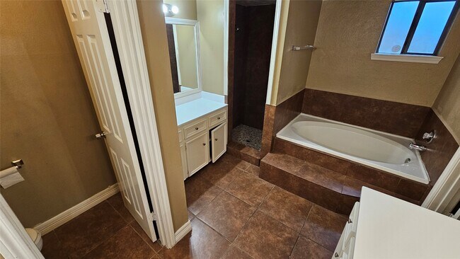 Building Photo - 14734 Treborway Dr