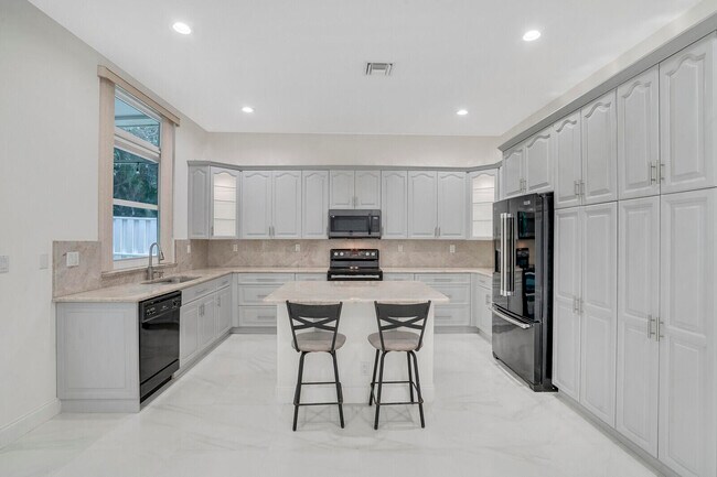 Building Photo - 6164 C Durham Dr