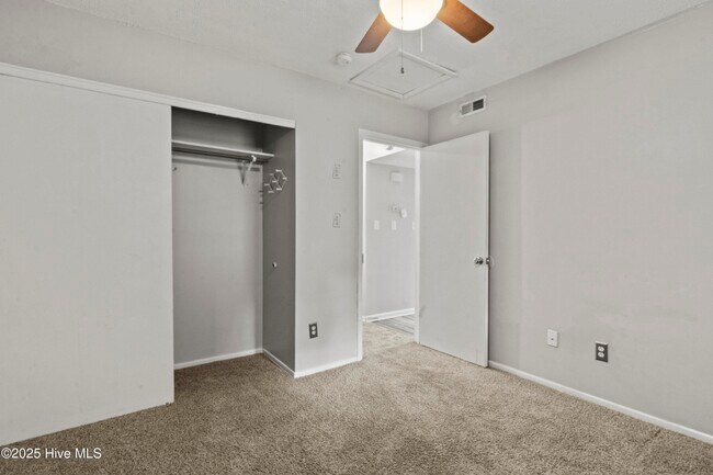 Building Photo - 134 Village Ct