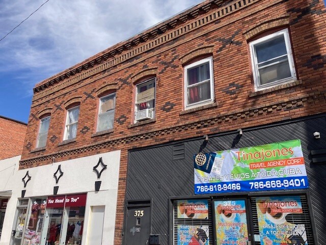 Primary Photo - 375 N Walnut St