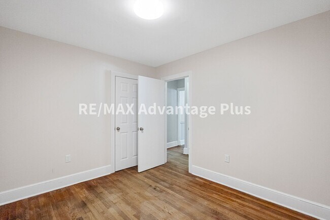Building Photo - 1508 Noblin Dr