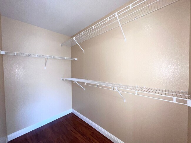 Building Photo - 5055 W Hacienda Ave
