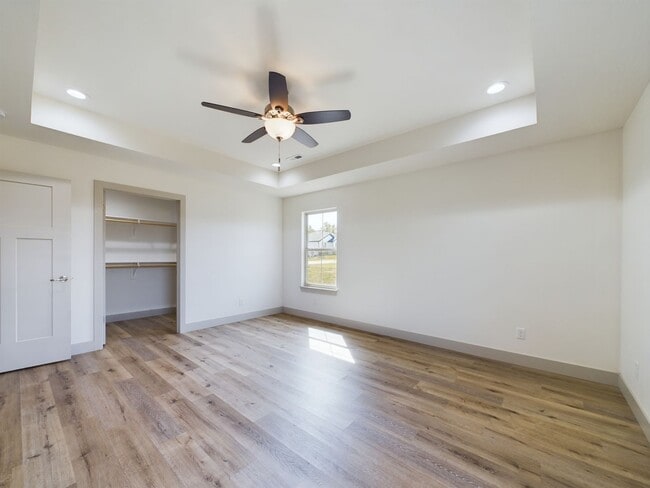 Building Photo - 3 Bed 2 Bath w/ Fence Built in 2022 Availa...