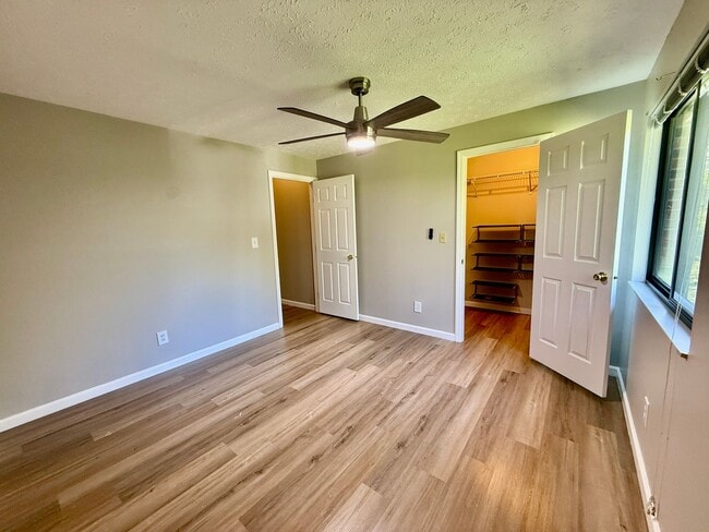 Building Photo - Spacious and Convenient 2 Bedroom Condo in...