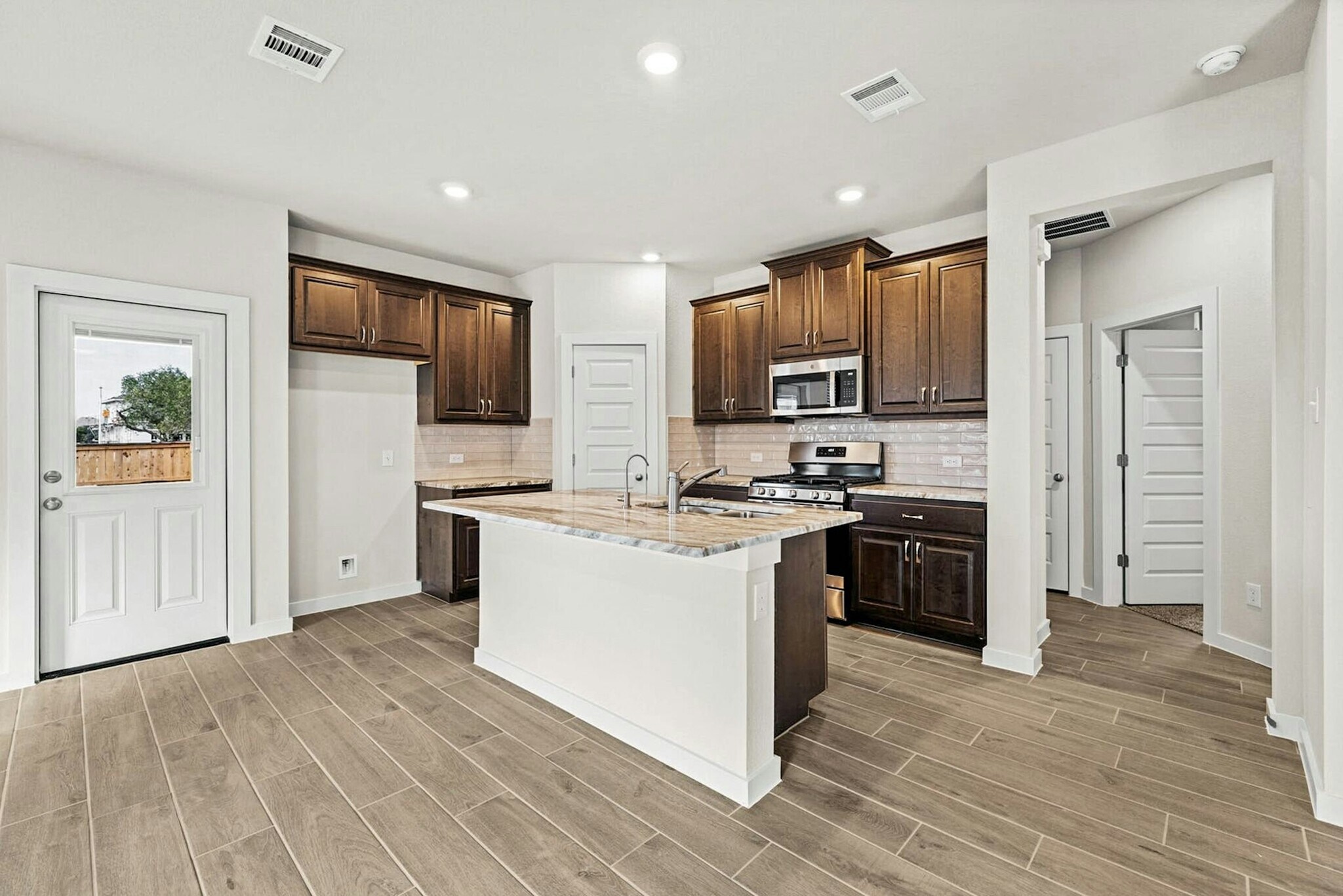Building Photo - 2725 Stone Branch Dr