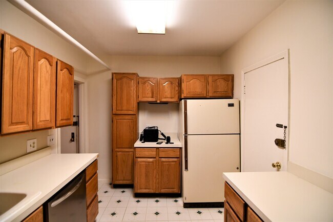 Building Photo - 39 Mount Hood Rd