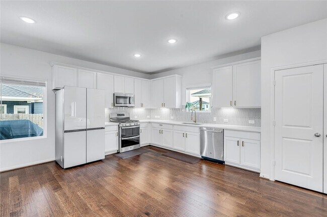 Building Photo - 108 Greenthread Dr