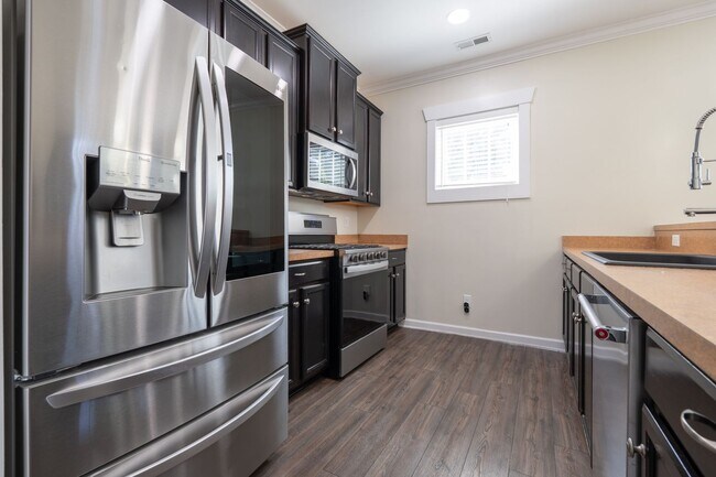 Building Photo - MOVE IN READY 3 Bedroom in the Heart of Western Branch!