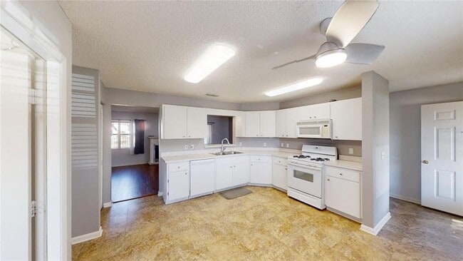 Building Photo - 9771 SW 97th Ln