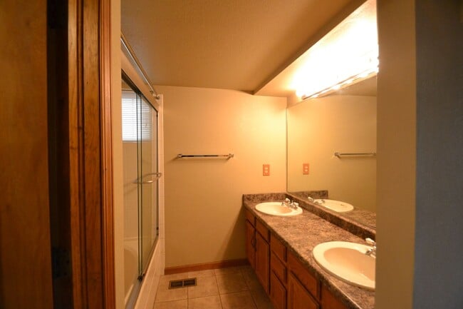 Building Photo - 830 Dancing Horse Dr