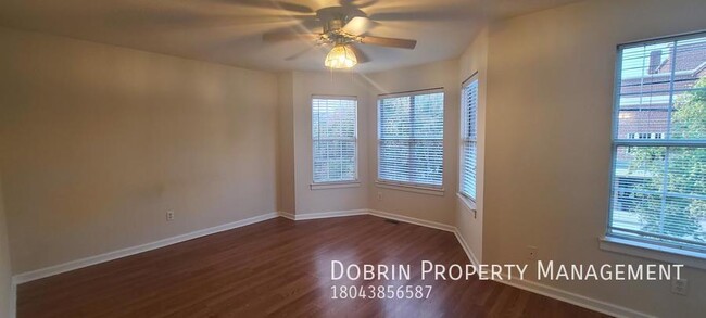 Building Photo - Renovated 5BD: Open floor plan - BLOCKS FR...