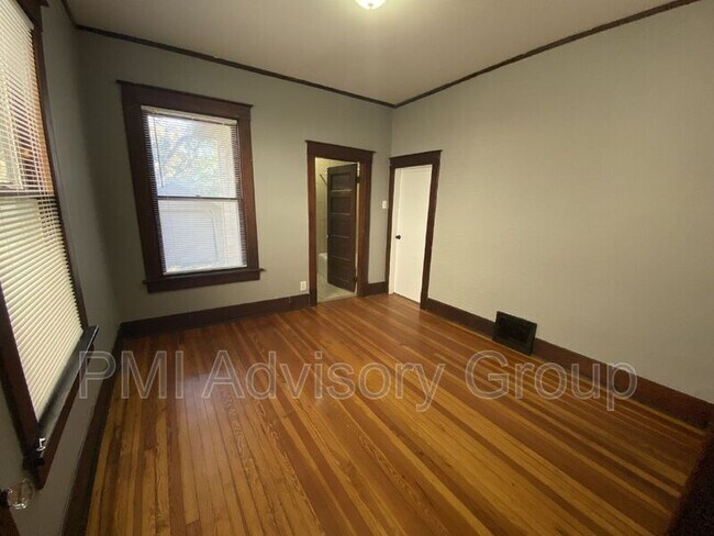 Building Photo - 710 SW Jewell Ave