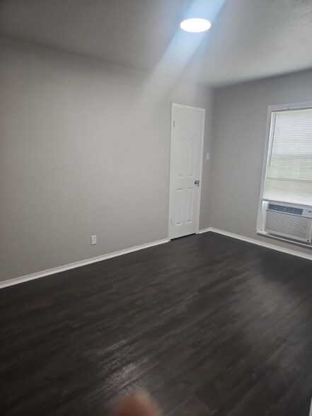 Building Photo - 5003 Lark Ave