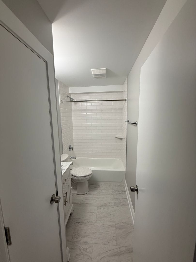 Building Photo - 744 W Gordon Terrace