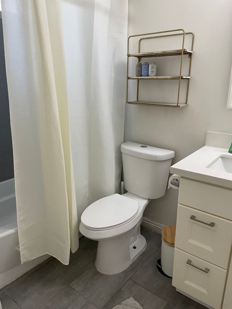 Building Photo - 8650 Belford Ave