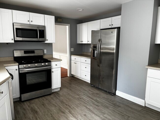 Building Photo - 131 Vernon St