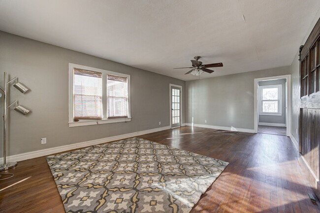 Building Photo - 916 Classen Blvd