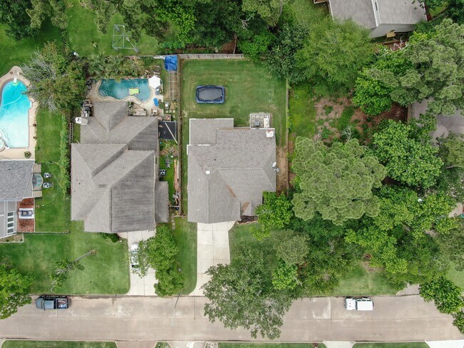 Building Photo - 3215 Canterbury Ln