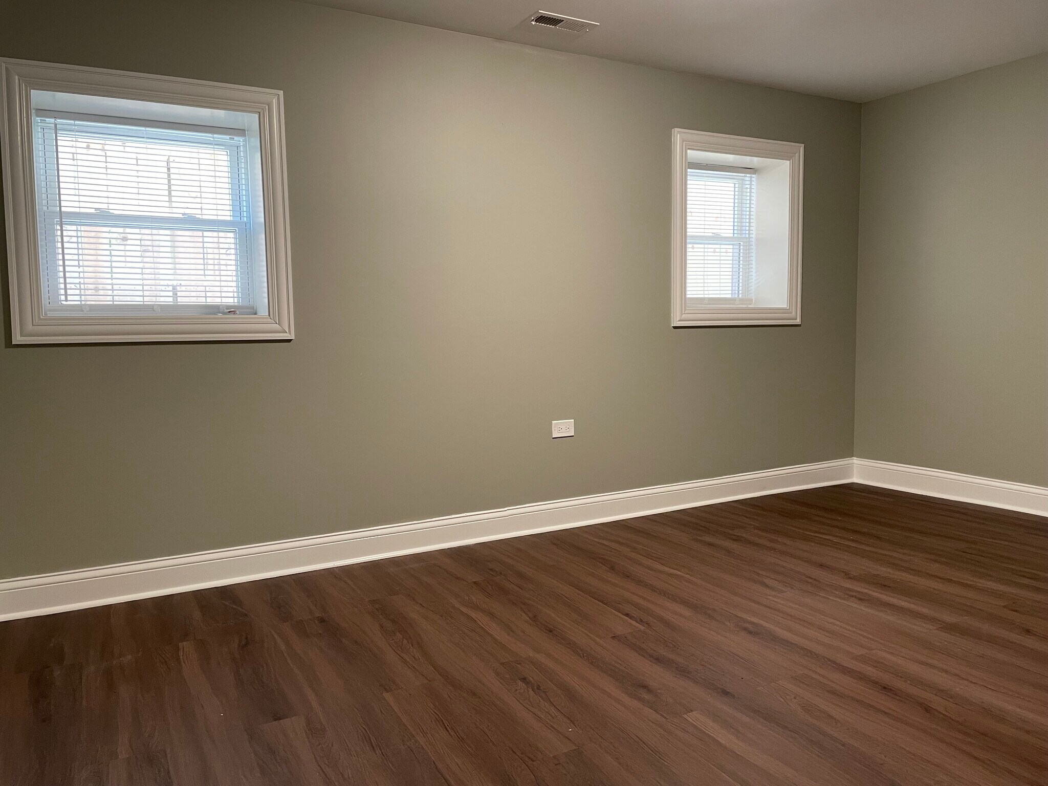 Building Photo - 2428 N Avers Ave