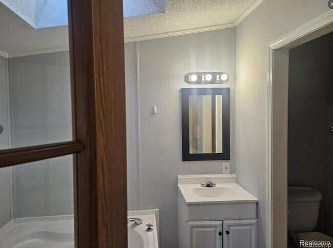 Building Photo - 6274 Cree Ct