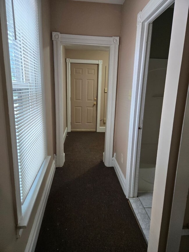 Building Photo - 1424 W Chew St