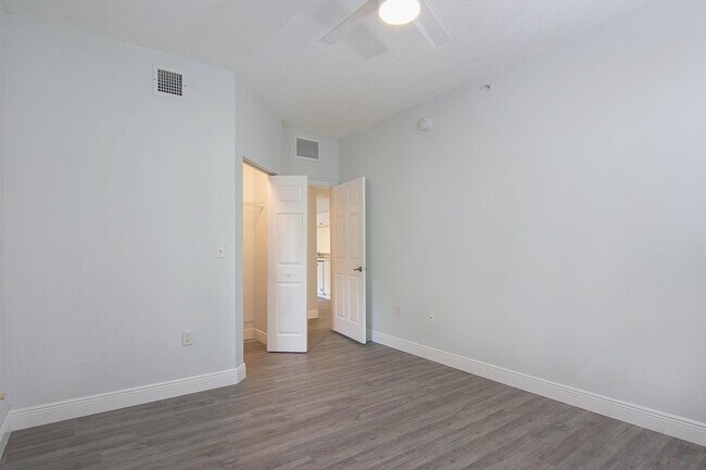 Building Photo - 3022 Alcazar Pl
