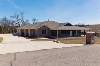 Building Photo - 1796 Salma Rd