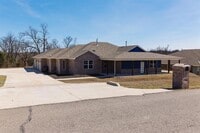 Building Photo - 1796 Salma Rd
