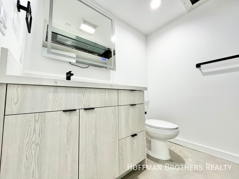 Building Photo - 3755 S Canfield Ave