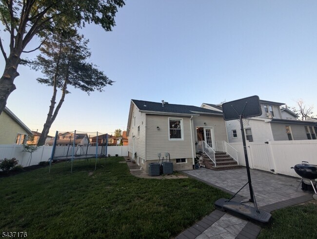 Building Photo - 2518 Hawthorne Ave