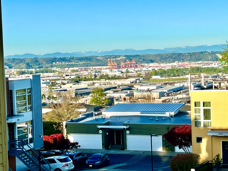 Building Photo - 2330 Yakima Ct