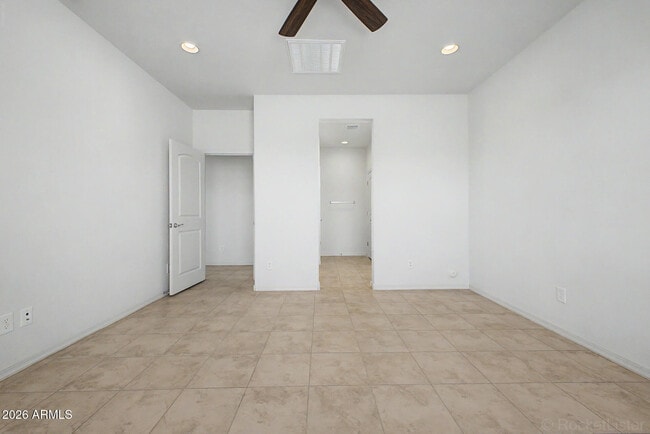 Building Photo - 8954 W San Juan Ave
