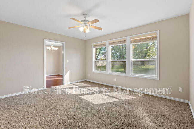 Building Photo - 4017 E Winterberry Dr