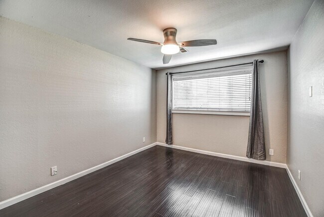 Building Photo - 21 E McKinley St