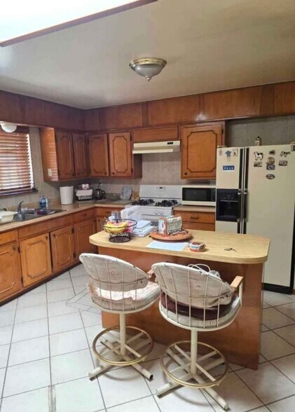 Building Photo - 10116 Chezelle Dr